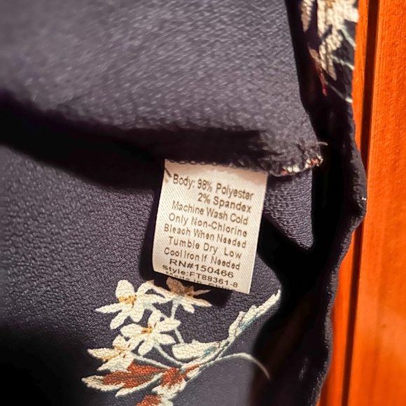 NWT Stitch Fix floral cap-sleeved blouse - Picture 5 of 5